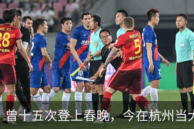 曾十五次登上春晚，今在杭州当大学教授，男友离世多年婚姻仍成谜